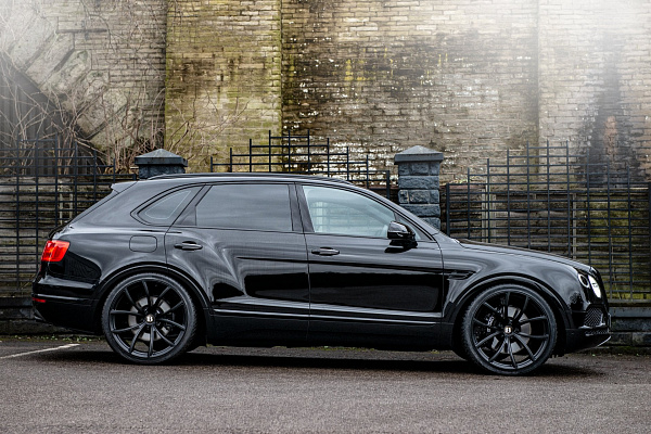 Фото дисков Kahn Type 54 Черный сатин на Bentley Bentayga