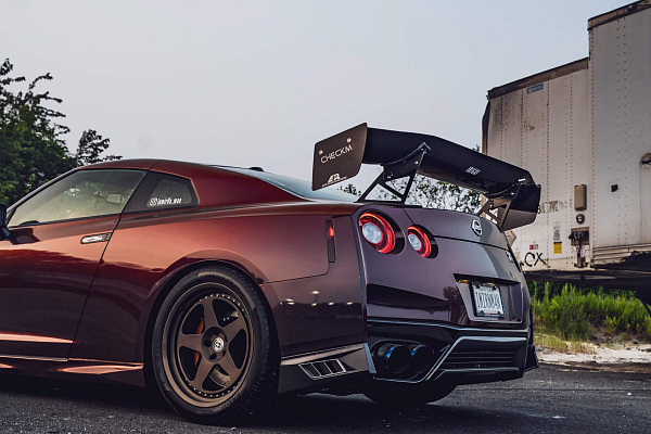 Фото дисков HRE 305 Сатиновая бронза на Nissan GT-R