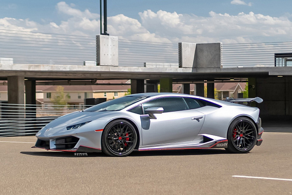 Фото дисков Strasse Wheels SV10M Deep Concave FS Черный глянец на Lamborghini Huracan