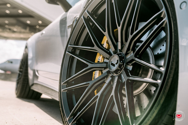 Фото дисков Vossen VPS-4 Черный сатин на Mercedes-Benz AMG GT II