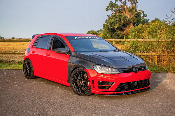 Фото дисков Bola FLF Черный глянец на Volkswagen Golf VII