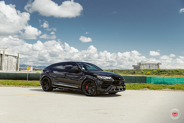 Фото дисков Vossen M-X6 Черный глянец на Lamborghini Urus