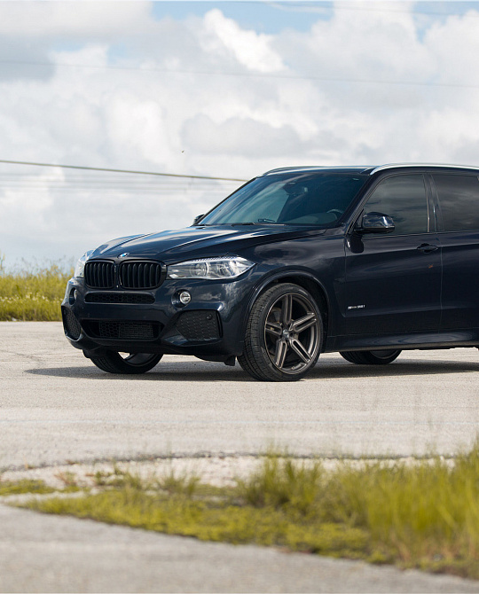 Фото дисков HF-1 Сатиновый графит на BMW X5/X5 M (F15/F85)