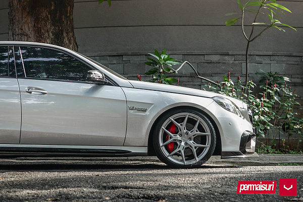 Фото дисков Vossen HF-5 Серебро на Mercedes-Benz E-Class (W212, S212, C207)