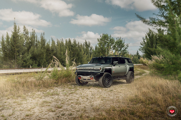 Фото дисков Vossen LC3-01 Черный глянец на GMC Hummer EV