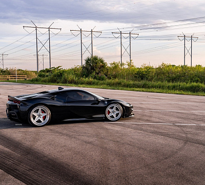 Фото дисков Strasse Wheels F5 Track на Ferrari SF90