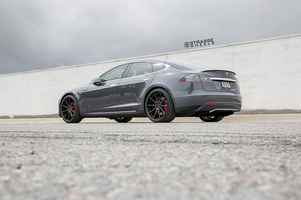 Tesla Model S P90D
