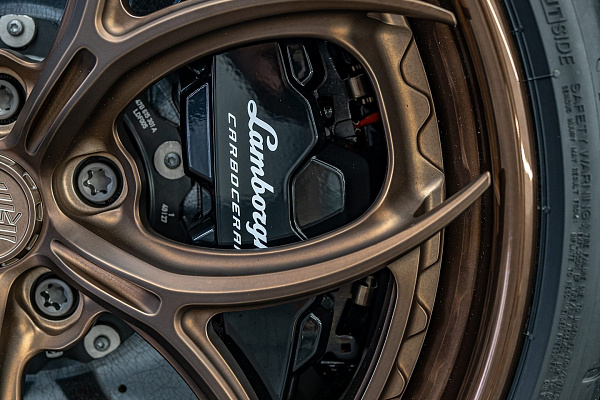 Фото дисков Anrky S3-X0 Глянцевая бронза на Lamborghini Revuelto