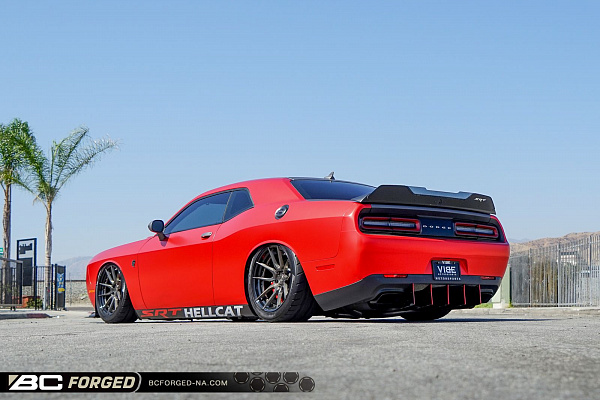 Фото дисков BC Forged HCA162 Глянцевый темный лак на Dodge Challenger III