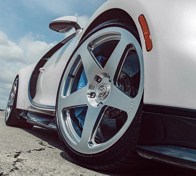 Фото дисков 1886 Wheels S005 на Bugatti Chiron