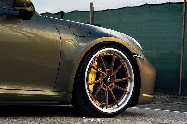 Фото дисков Anrky AN33 Сатиновая бронза на Porsche 911 VIII