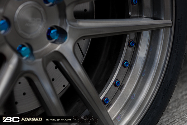 Фото дисков BC Forged HCS01 Глянцевый темный лак на Mercedes-Benz E-Class (W212, S212, C207)