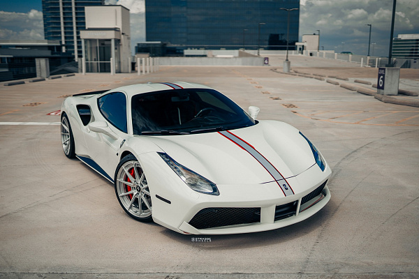 Фото дисков Strasse Wheels SV10 Deep Concave Duoblock Глянцевый лак на Ferrari 488