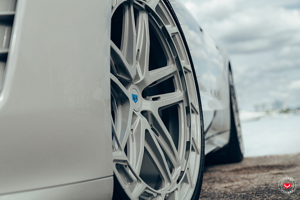 Фото дисков Vossen LC3-03T Глянцевый графит на Porsche Taycan I