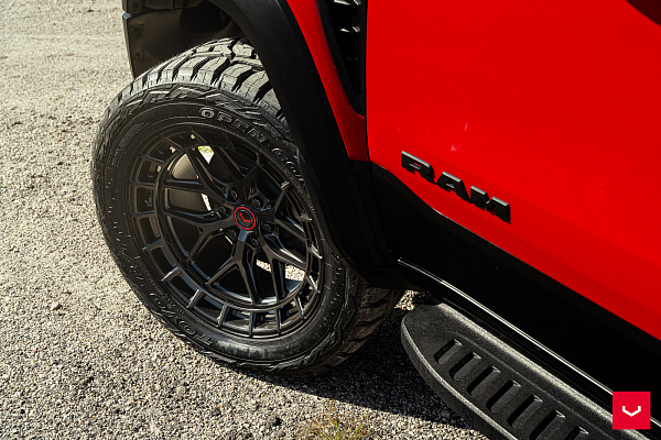 Фото дисков Vossen HFX-1 (6-Lug) Черный сатин на Ram 1500 V