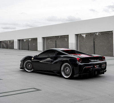 Фото дисков HRE 501 на Ferrari 488