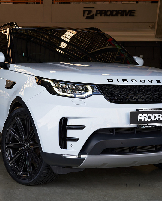 Фото дисков UV-2 Глянцевый темный лак на Land Rover Discovery V