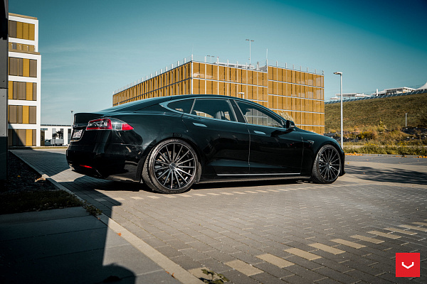 Фото дисков Vossen VFS-2 Глянцевый темный лак на Tesla Model S