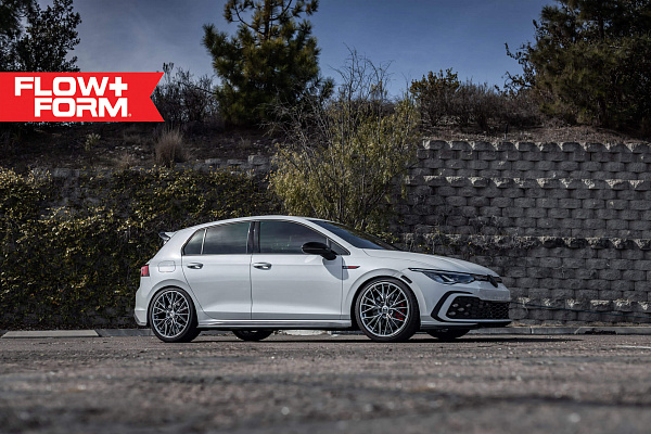 Фото дисков HRE FF28 Глянцевый тонированный лак на Volkswagen Golf VIII