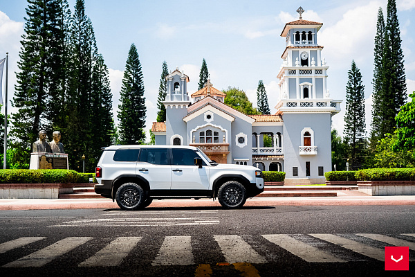 Фото дисков Vossen HFX-1 (6-Lug) Черный глянец на Toyota Land Cruiser Prado 250