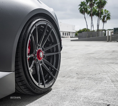 Фото дисков Strasse Wheels SV12 Deep Concave Duoblock на Lamborghini Huracan