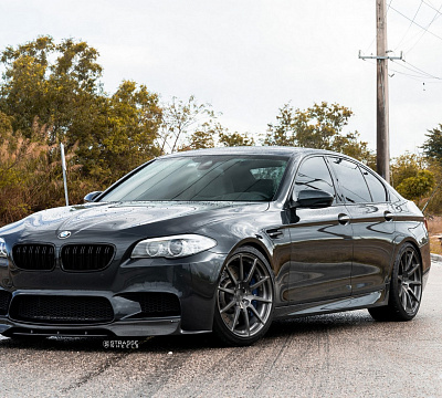 Фото дисков Strasse Wheels R10 Deep Concave Monoblock на BMW 5/M5 (F10)