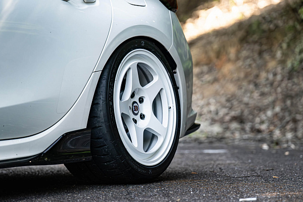 Фото дисков HRE 305 GT Белый глянец на Honda Civic Type R FL5