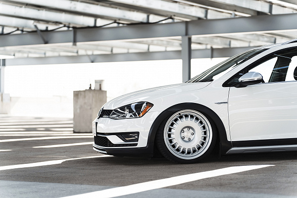 Фото дисков Rotiform PMF Серебро на Volkswagen Golf VIII
