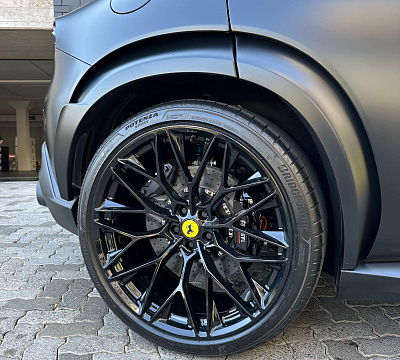 Фото дисков HRE P200 на Ferrari Purosangue