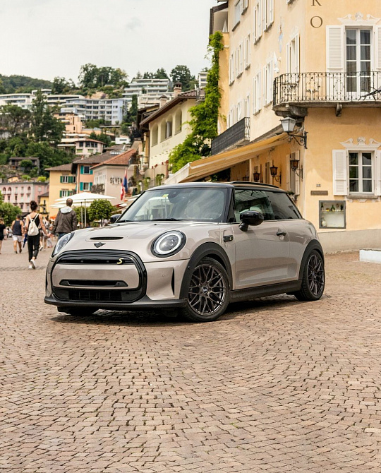 Фото дисков B17 Сатиновый графит на MINI Cooper III