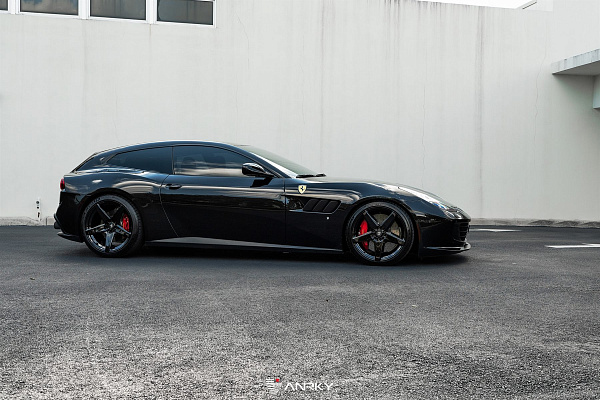 Фото дисков Anrky RS5.1 Черный глянец на Ferrari GTC4Lusso