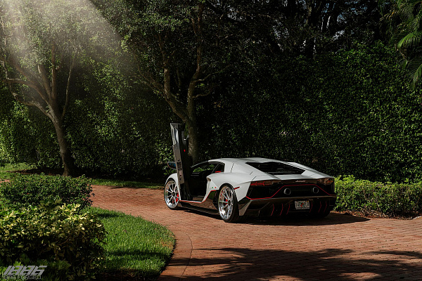 Фото дисков 1886 Wheels G010 Полированный лак на Lamborghini Aventador