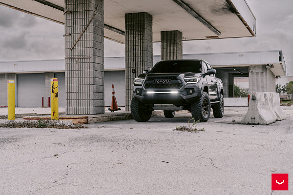 Фото дисков Vossen HF6-4 Сатиновое темное золото на Toyota Tacoma III