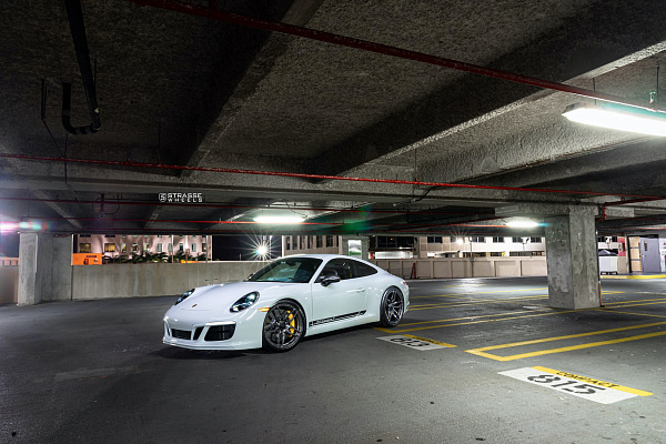 Фото дисков Strasse Wheels SV4 Deep Concave Monoblock Глянцевый графит на Porsche 911 VII