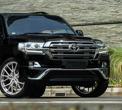 Фото дисков Vossen M-X3 на Toyota Land Cruiser 200