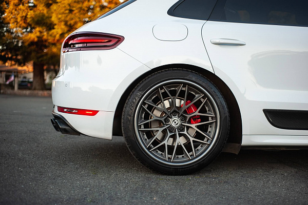 Фото дисков HRE S200 Сатиновый графит на Porsche Macan I