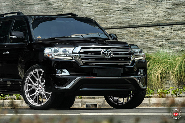 Фото дисков Vossen M-X3 Глянцевый лак на Toyota Land Cruiser 200