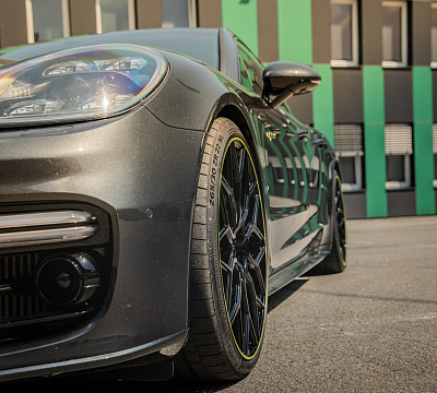 Фото дисков Vossen HF-2 на Porsche Panamera II