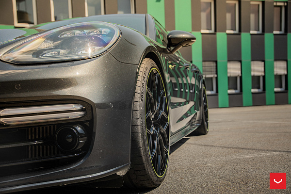 Фото дисков Vossen HF-2 Черный глянец на Porsche Panamera II