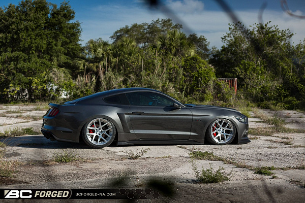 Фото дисков BC Forged HCS02 Глянцевый лак на Ford Mustang VI
