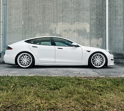 Фото дисков Anrky S1-X1 на Tesla Model S