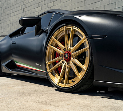 Фото дисков Strasse Wheels SV12 Deep Concave Duoblock на Lamborghini Huracan