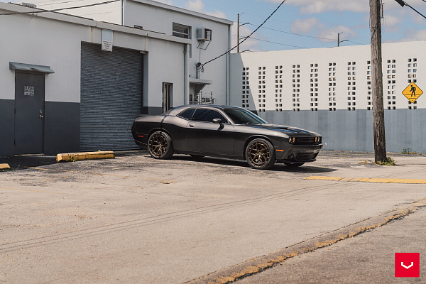 Фото дисков Vossen HFX-1 (5-Lug) Сатиновая бронза на Dodge Challenger III