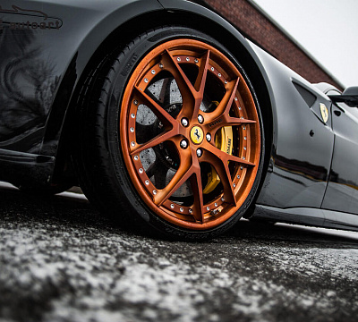 Фото дисков HRE S101 на Ferrari FF