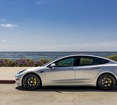 Фото дисков HRE FF01 на Tesla Model 3