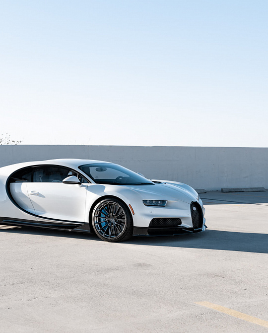 Фото дисков P103 Глянцевый темный лак на Bugatti Chiron