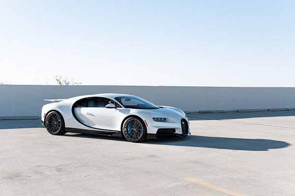 Фото дисков HRE P103 Глянцевый темный лак на Bugatti Chiron