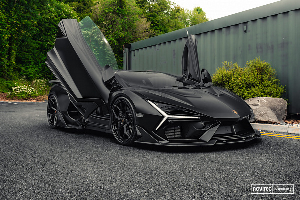Фото дисков NOVITEC NL4 Черный глянец на Lamborghini Revuelto