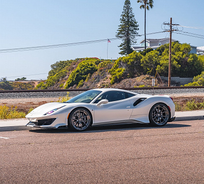 Фото дисков Anrky AN22 на Ferrari 812