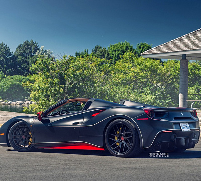 Фото дисков Strasse Wheels SM7T Deep Concave на Ferrari 488